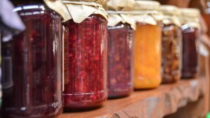 Lire la suite à propos de l’article Comment conserver la confiture maison : Astuces et Conseils